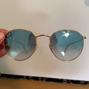 Round blue gradient ray bans